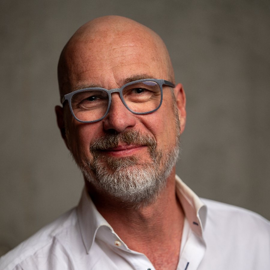 Portrait von Dr. Frank Essers